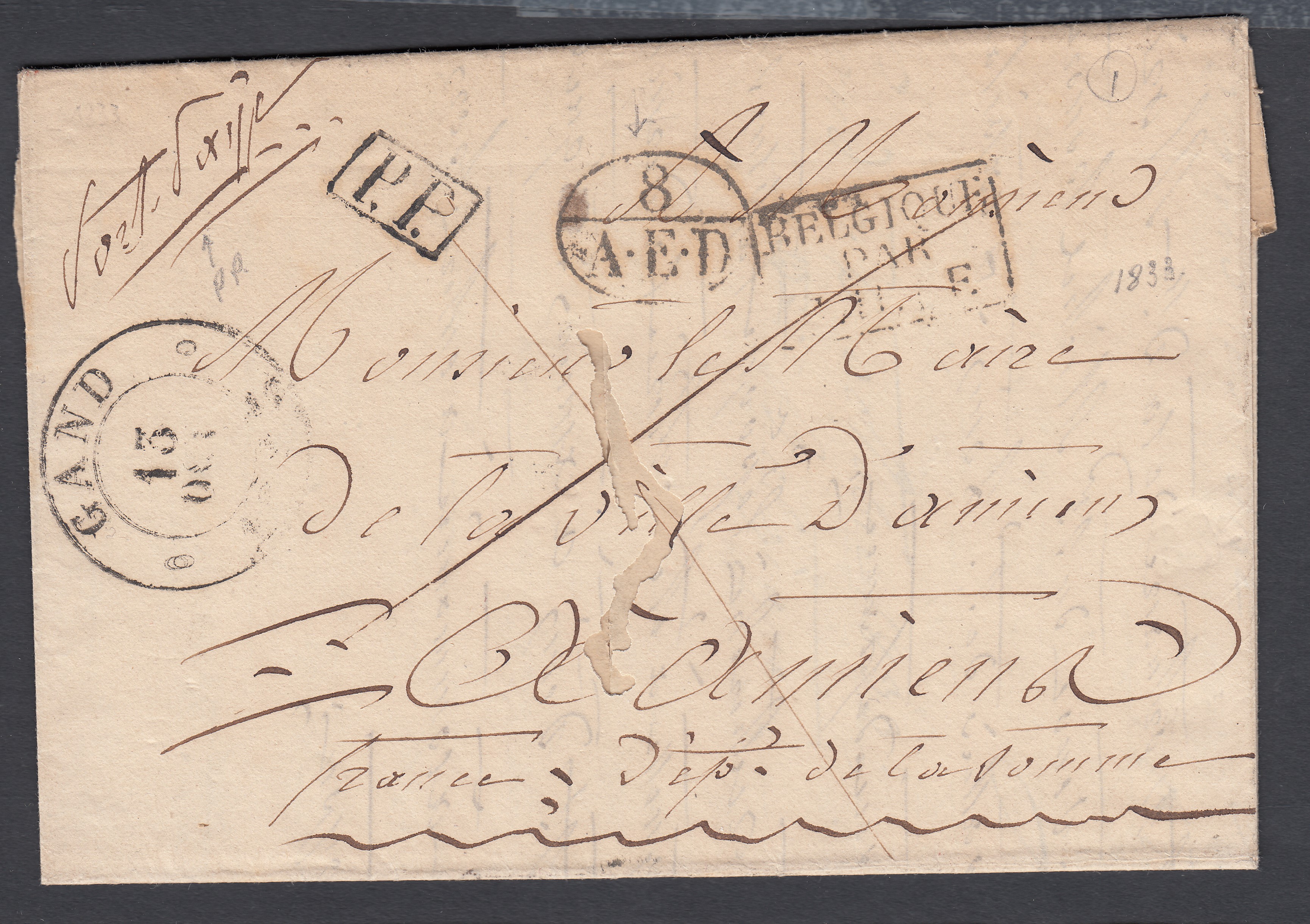 LAC datée du bureau acte civil le 15 8bre 1833, de Gand le 13 oct (Cachet D.C.noir) vers Amiens. Griffes enc. »BELGIQUE /PAR /LILLE » +enc. »P.P. » +ovale 8 /A.E.D au recto. Càd au verso.