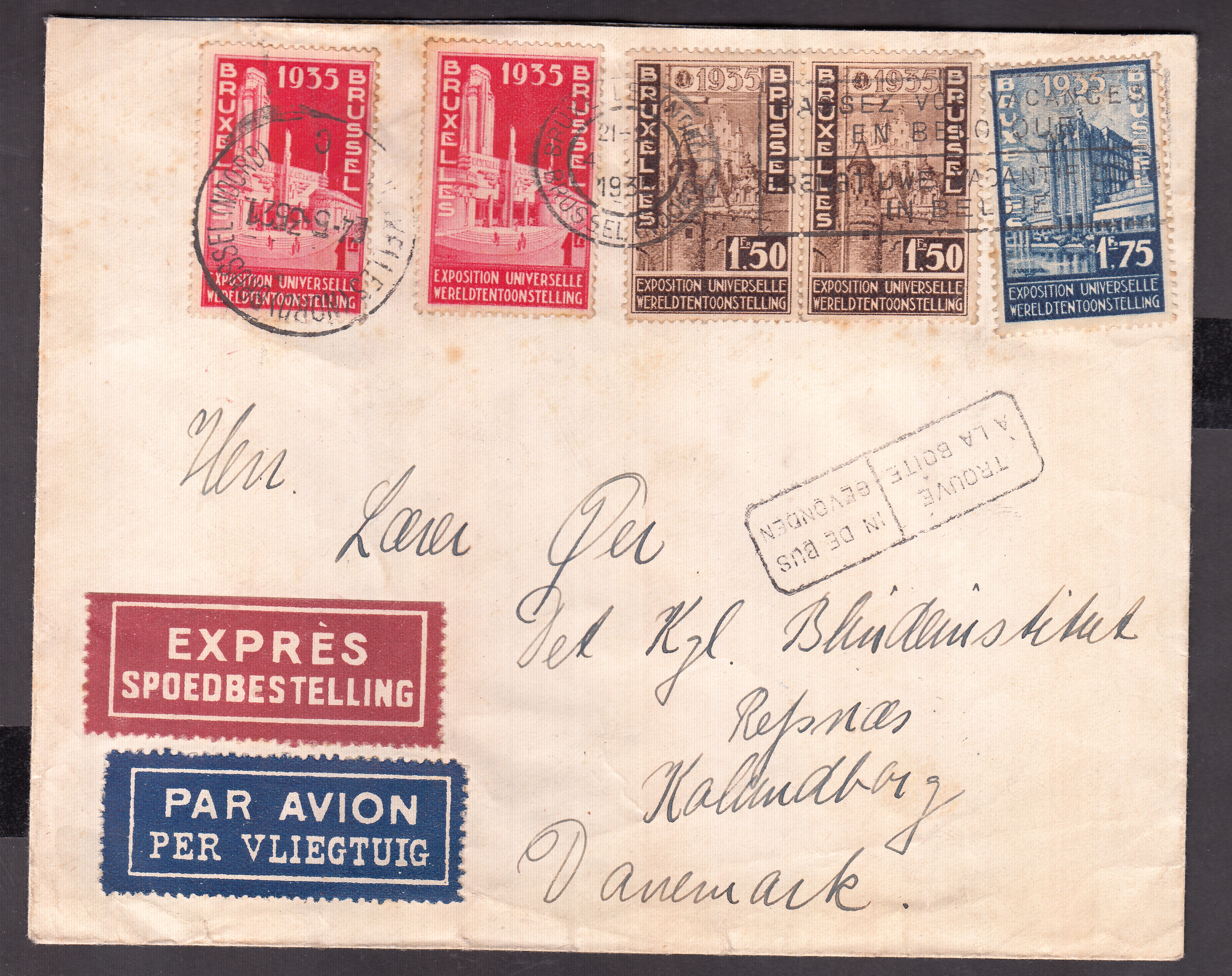 387 x2 +388 en paire +389 sur lettre par avion, en exprès de BXL le 4.5.1935 ( Griffe « Trouvé à la boîte ») vers Kalungborg via Copenhague, Danemark. Cachets d'arrivées au verso.