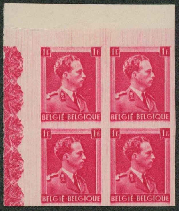 Col ouvert - n°528 en bloc de 4 non dentelé coin de feuille + variété d'impression