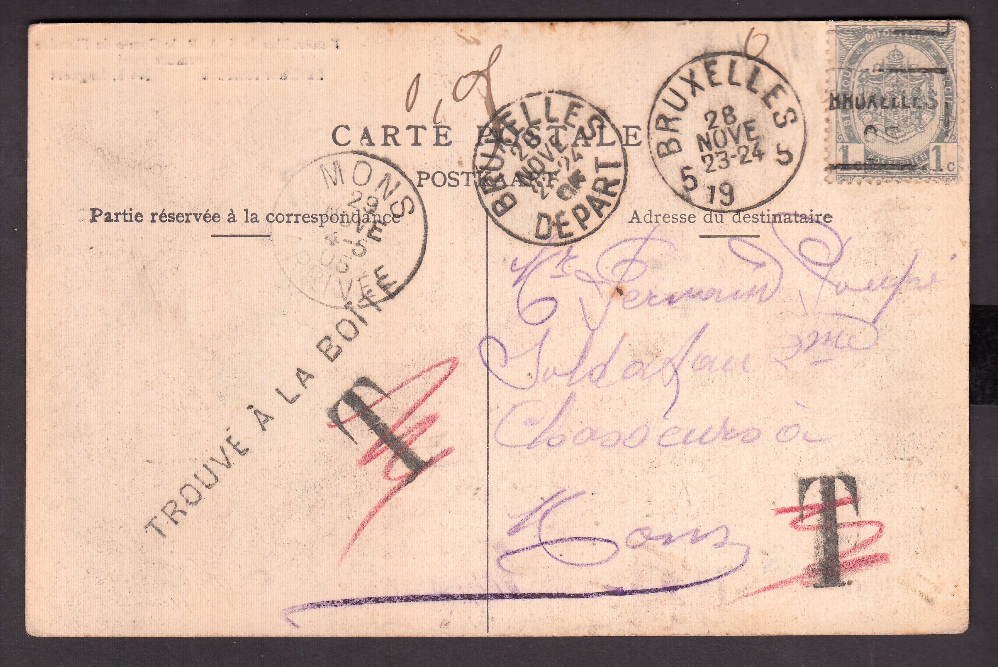 53 préoblitéré « BXL /05 » sur Cp de BXL le 28 nov.1905 ( Griffe « TROUVE A LA BOITE ») vers Mons. Càd au verso. »T » de taxe biffée.