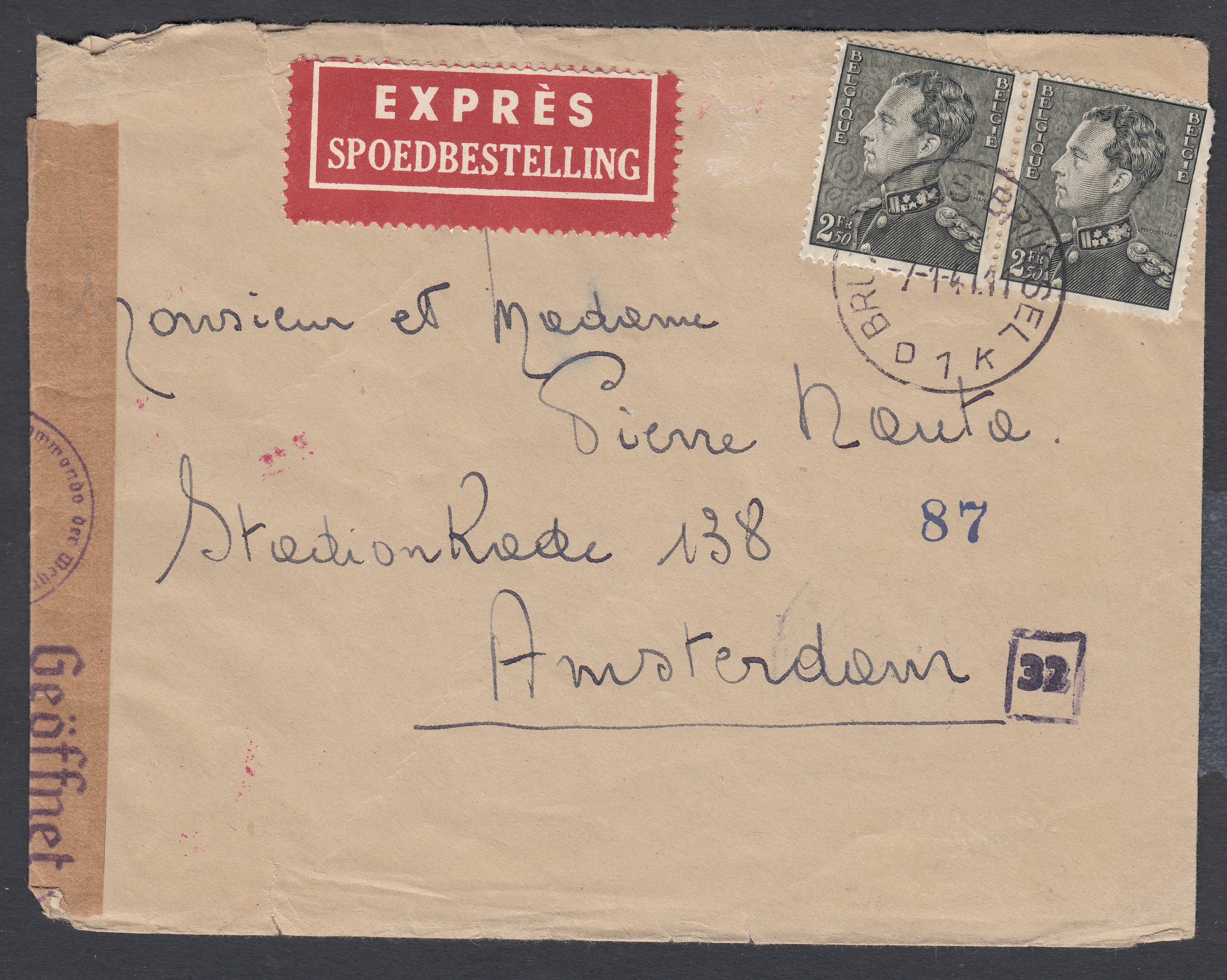 530 en paire sur lettre en exprès de BXL le 7.1.1941 vers Amsterdam. Bande et cachet de censure allemande  Càd au verso.